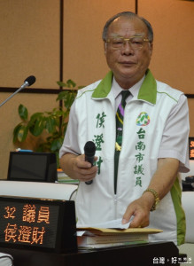 市議員侯澄財不忍北門向下沉淪，要求市府發展太陽能專區，進而喚回年輕人返鄉，保家護老。
