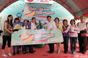 力挺身障朋友林市長邀民認購月餅做公益  