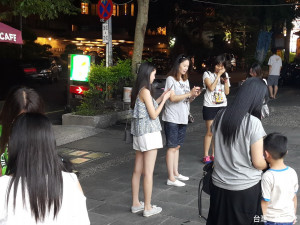 谷關溫泉飯店業者搭「寶可夢」順風車，推出「抓狂」專案以吸引民眾到谷關泡湯、「抓寶」。（記者黃玉鼎攝）