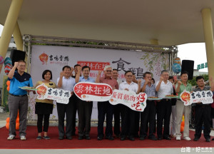 李縣長於台北市希望廣場宣告雲林鵝隻復養有成，行銷雲林優質鵝肉。（雲林縣農業處提供）
