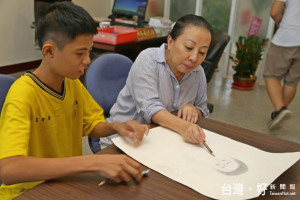 揮舞人生彩筆的孩子–高日同