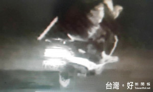 路口監視器清楚拍下竊車嫌犯的影像，警方積極偵辦順利破案。（記者陳昭宗拍攝）