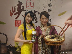 知名美食藝人曾雅蘭擔任三峽農特產品聯合行銷推廣展售會活動代言人。（圖／記者黃村杉攝）