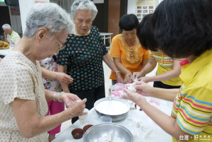 王炯琅院長表示：傳統月餅熱量可不低，提醒慢性疾病患者、體重過重、高脂血症、高血壓、高尿酸血症（痛風）、糖尿病的患者，都不宜過量攝取，才能吃得開心又放心。