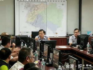 太平警方請里長開會，將淨化路口。林重鎣攝