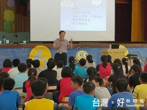 北港警分局婦幼宣導列車深入校園，積極宣教婦幼安全預防犯罪，獲師生熱烈迴響。（記者陳昭宗拍攝）