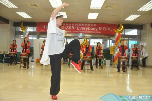 彰基推廣全民運動樂活99　不識字阿嬤自創拳路功夫表演