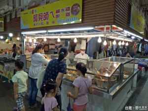 永和永安市場「阿見師的鹹水雞」是連兩年獲得金牌名攤的肯定。（圖／記者黃村杉攝）