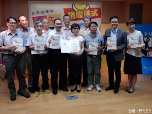 副市長侯友宜、教育局長龔雅雯等出席捐贈儀式。（圖／記者黃村杉攝）