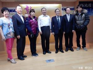 副市長侯友宜、衛生福利部食藥署副署長林金富等出席捐贈儀式。（圖／記者黃村杉攝）