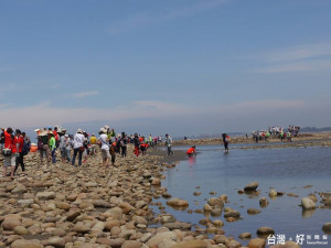 莫蘭蒂颱風來襲，桃園地景藝術節14日活動暫停一天。 