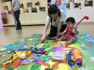 寶寶抓周趣 新店市圖贈書推廣閱讀