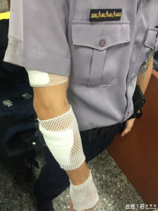 草屯員警追毒嫌犯受傷。