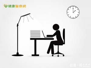 熬夜、臨時抱佛腳　反影響成績表現