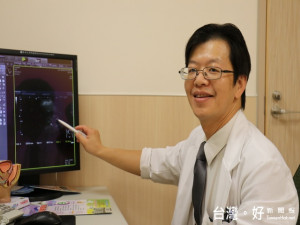 亞大醫師盧嘉文說，長期吃火鍋湯底昜痛風。林重鎣攝