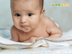 baby猛流口水又發燒　當心是會厭軟骨發炎