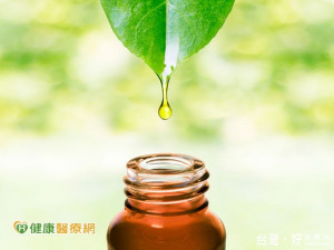 兒藉精油按摩說「我愛你」　癌父滿面笑容走了