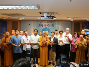 民政局長江俊霆、慈法禪寺住持淨耀大和尚等出席藥師佛文化節宣傳記者會。（圖／記者黃村杉攝）