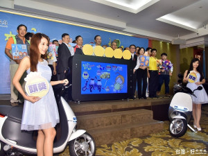 市長朱立倫等出席來趣新北商圈活動開幕儀式。（圖／記者黃村杉攝）