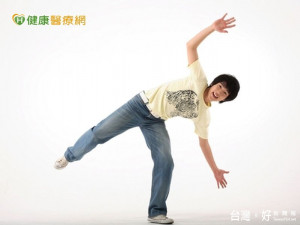 孩子突然動作卡卡的　不是中邪！