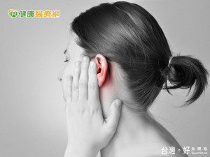 外耳進水致耳朵癢又痛　嚴重恐傷聽力