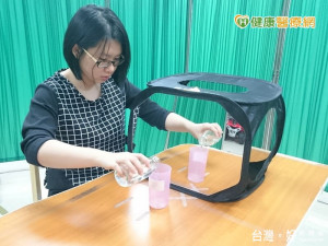 鏡像治療好好玩　鏡子就能做中風復健