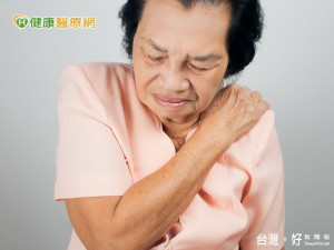 肩痛喊「卡」　玻尿酸助一「臂」之力