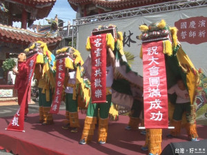 學生＋樂團 客家舞獅前進總統府