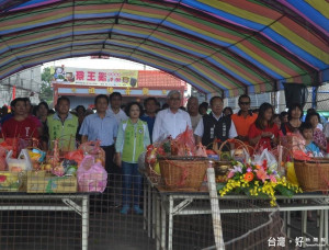 溪王祭系列活動最後一天，雲林縣長李進勇、文化處長林孟儀、縣議員廖錦珠及廖秋萍都到場一同祈福。（記者蘇榮泉攝）