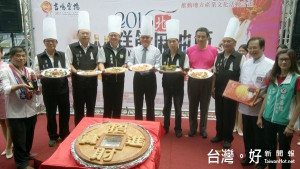 北港糕餅麻油節以「創意」結合「幸福」為主軸，邀請全國廚藝好手以「油幸福」創意麻油料理同場較勁。（記者陳昭宗拍攝）