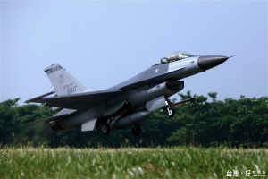 17日晨花蓮部份地區出現巨大聲響，空軍研判有可能是F16超音速試飛所造成。(圖／wikipedia)