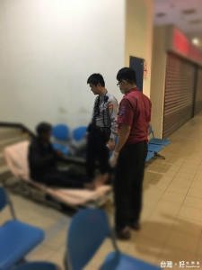 痛風發作疼痛難耐 熱心員警協助送醫