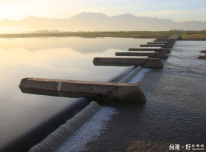 台灣自來水公司第七區管理處表示，因配合台電公司69KV仁大～長庚線間隔器弱點改善需辦理停水，1月21日（週日）早上8時起，至晚上20時止，高雄市三民區、鳥松區、鳳山區、前鎮區、左營區、楠梓區...等部分區域將停水12小時。（圖／資料照片）