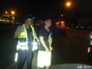 藏毒男規避路檢自撞安全島，難逃法網