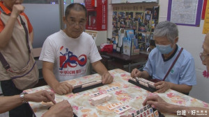 民權里長者玩桌遊　防失智兼情感交流