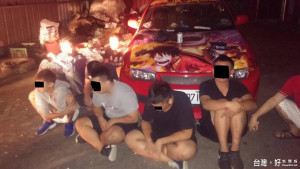 信義警分局破獲一起糾眾尋仇傷害案件，快打部隊將嫌犯嚇阻壓制，帶回分局偵辦。


