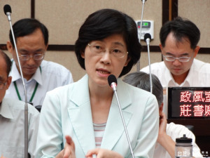 市府動支預算和動員公務員推行一卡通，市議會國民黨團質疑，教育局長陳修平舌戰群雄。