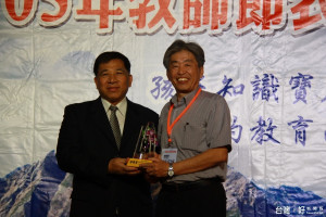 漳興國小校長林宜城獲師鐸獎。（記者扶小萍攝）
