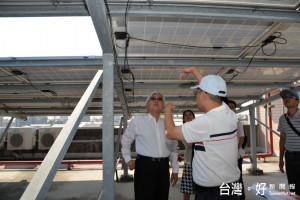 雲林縣長李進勇實勘校園太陽能發電受損情形，要求全面檢修並確保校園安全維護。（記者簡勇鵬攝）