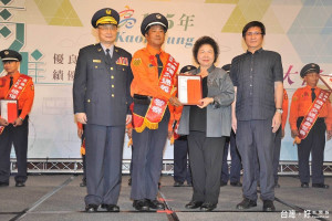 ▲陳菊表揚優良職業汽車駕駛人及績優交通義勇警察。（圖／記者潘姿瑛攝）