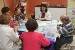 ▲活動中更以桌遊方式讓病友更容易認識糖尿病。（圖／記者許凱涵攝）