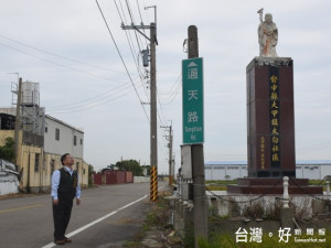 大甲區太白里通天路，里路具有封神榜神名，區長劉來旺勘查後策畫

建太白仙翁神像，除可遏止車禍、亦能提升觀光。（記者陳榮昌攝）
