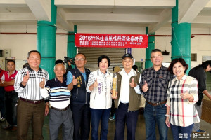 南投縣鹿谷鄉竹林社區「2016竹林社區風味料理保存研發成果展」活動，11日上午在竹林社區鹿谷果菜市場熱鬧登場～