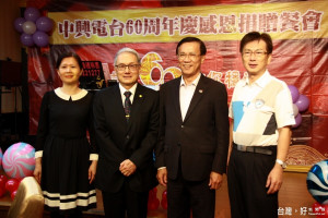 林明溱縣長感謝中興電台捐贈學校及社福機構。（記者扶小萍攝）