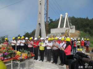 太平雲梯重新發包 架設主索積極趕工中」