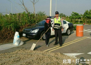 花生產量銳減價格看漲，北港警民力組成聯合巡邏網，增加巡邏密度，全方位投入護豆防竊工作。（記者陳昭宗拍攝）