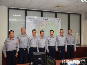 太平警分局主管和退休同仁合影。林重鎣攝