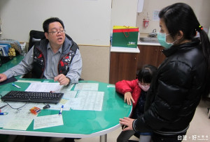 南投縣衛生局籲民眾 1日起速施打流感疫苗。（記者扶小萍攝）