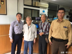 高齡翁外出理髮迷失方向 熱心警順利聯繫家屬