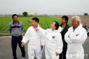 嘉義縣長張花冠視察朴子防疫整備工作，呼籲業者主動通報防堵禽流感病毒擴散流竄